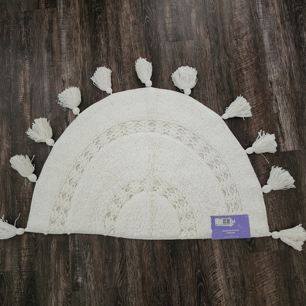 White Semi-Circle Tassel Rug